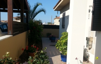 Three bedroom bungalow house for sale in Pervolia.