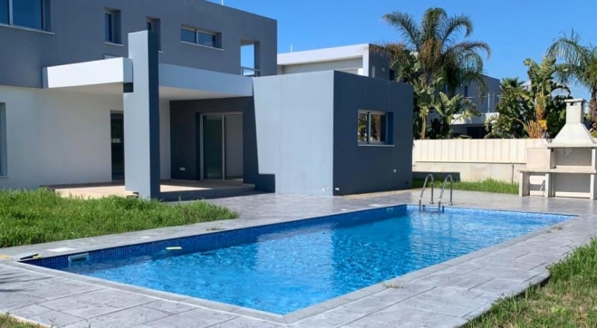 4 Bedroom detached house for sale in Pervolia with a private pool close to the BEACH