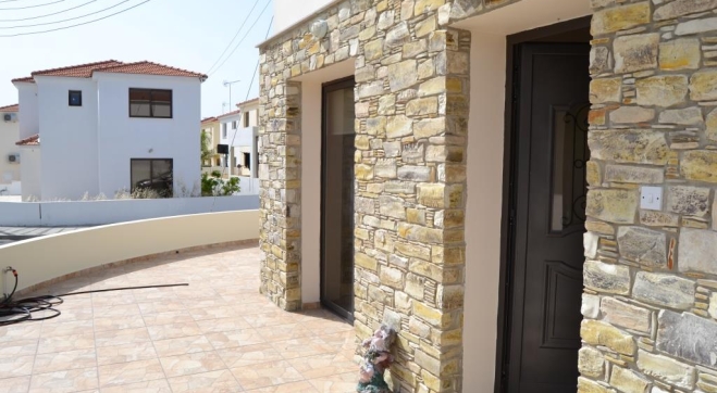 Three bedroom semi-detached house for sale in Alethriko