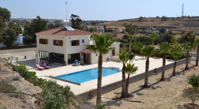 Three bedroom luxury villa for sale in Ormidia with a private pool close to the beach