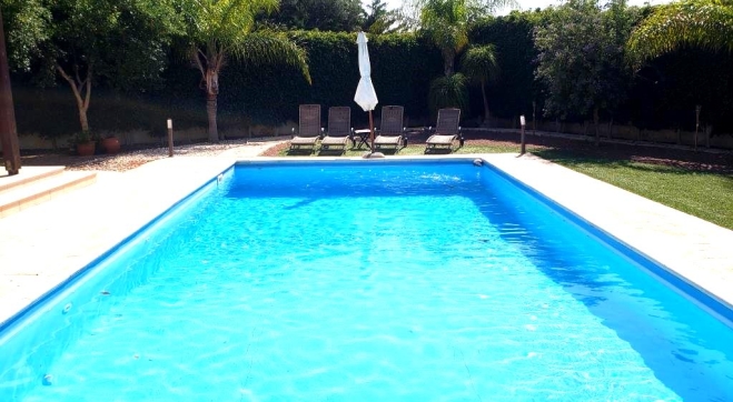 Five bedroom detached house for rent in Pervolia with a private pool close to the beach