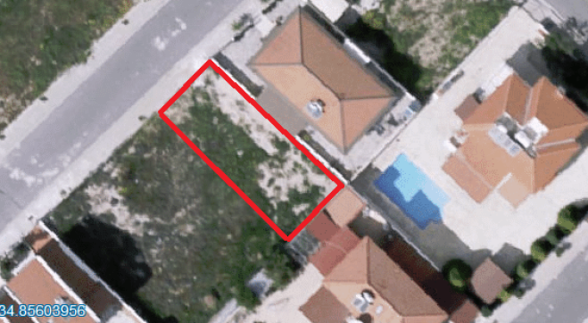 Residential building half plot for sale in Kiti