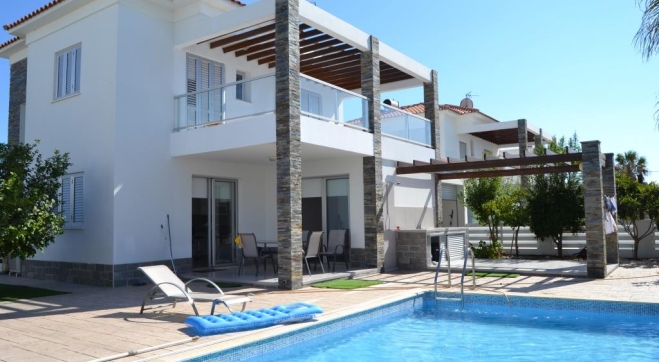 Three bedroom detached luxury house is available for rent in Pervolia with private pool close to the beach!