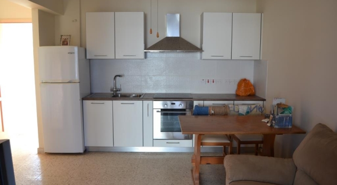 FOR SALE 2 bed ground floor flat in Pervolia close to the beach.