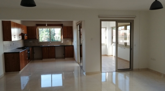 3 Bedrooms flat for rent in Drosia.