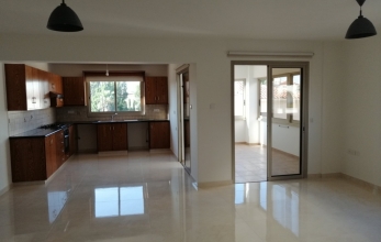 CV1586, 3 Bedrooms flat for rent in Drosia.