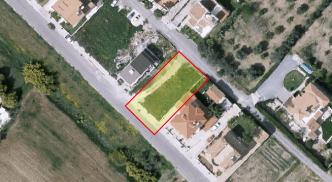 Large building plot for sale in Meneou.