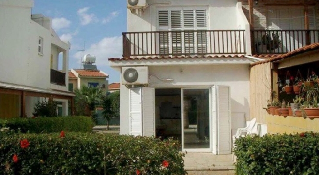 2 bed coastal house for sale in Faros Pervolia.