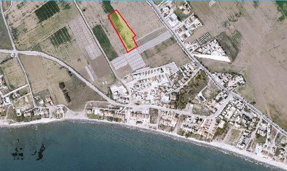 Residential land for sale in Pervolia close to the beach.
