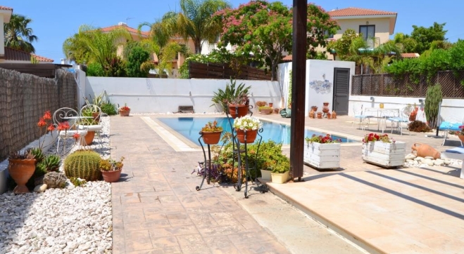 Beautiful 4 bed detached villa for sale in Maroni.