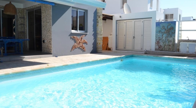 Coastal 2 bedrooms house for Rent in Pervolia.