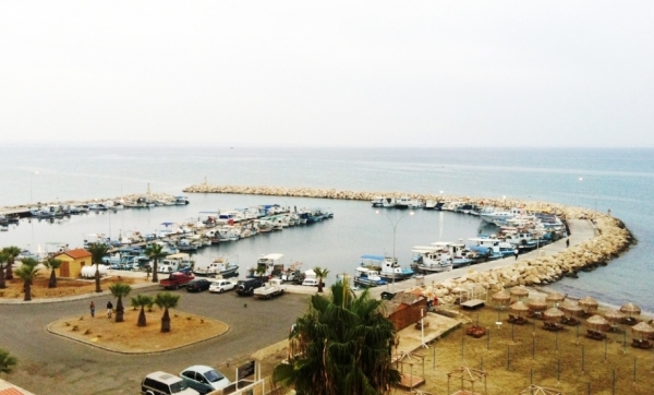 Sea front apartment for rent in Makenzie Larnaca