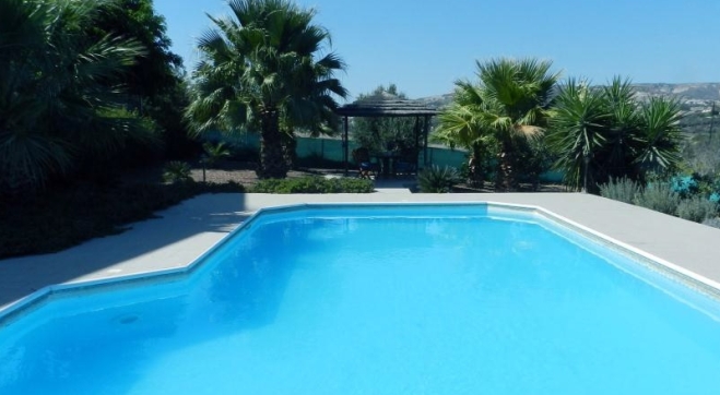 Detached house for rent in Maroni with pool