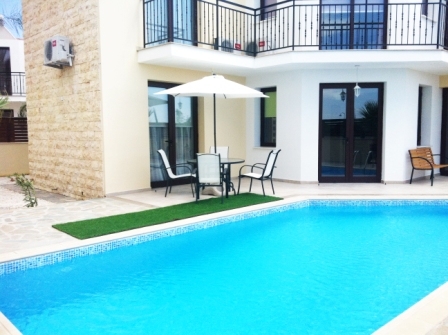 Villa for rent with pool in pervolia