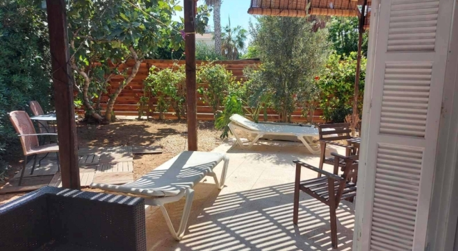 2 bed house for rent walking distance to the beach in Pervolia.