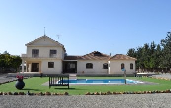 CV1961, 6 bedroom luxury villa with pool in a huge land for sale in Kiti.