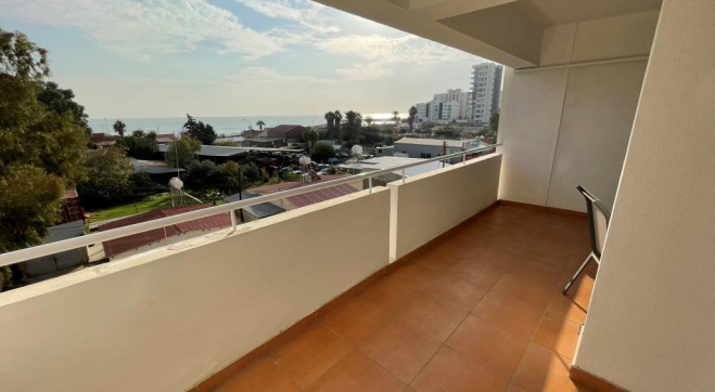 2 bed flat with amazing sea view for rent in Mackenzie.