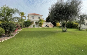 CV1973, 4 bed luxury villa with private pool for rent in Mazotos. 