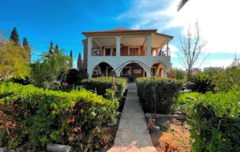 CV2021, Large villa for sale in a huge land in Pervolia.