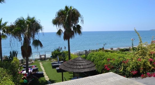 3 bed beach front house for sale in Meneou.