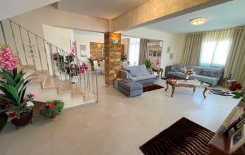 CV2051, Luxury 4 bedroom duplex penthouse with roof garden in Larnaca central area. 