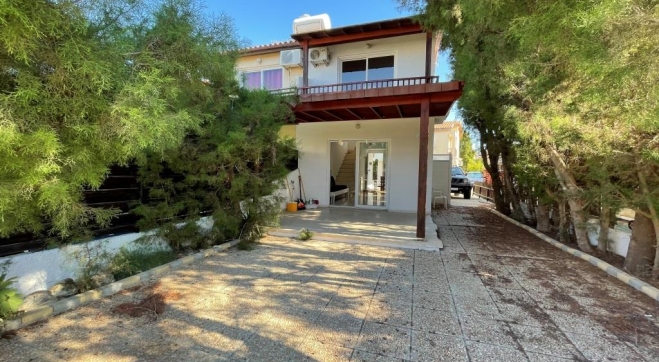 2 bed house for rent in Pervolia close to the beach.