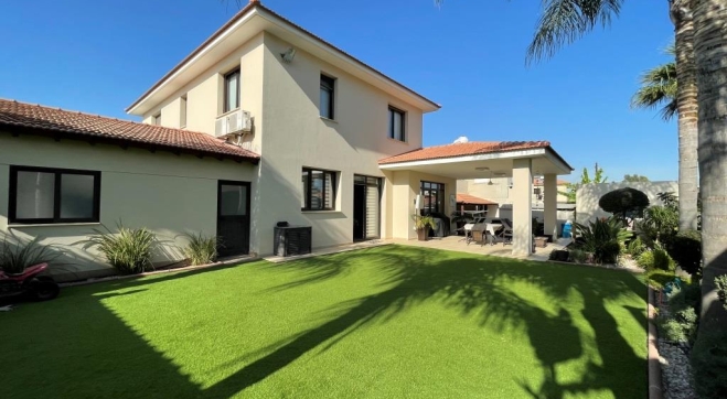 Exceptional 5 bed large villa for sale in Kiti.