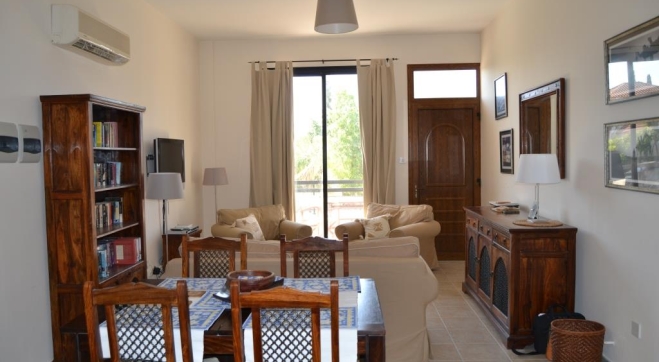 2 bed 2 bath ground floor for sale in Tersefanou with common pool.