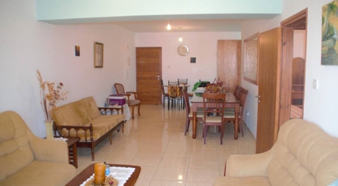2 bed apartment for rent in Pervolia.