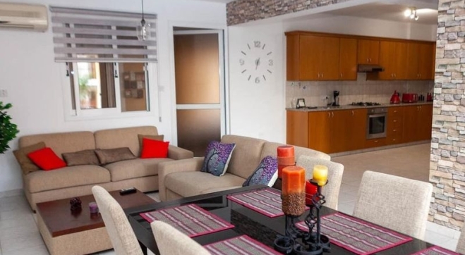 Large ground floor apartment for rent in Oroklini