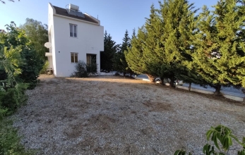 CV2175, Two bed detached house with large garden for sale in Pascal area.