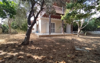 CV2187, Three bedroom detached house with garden close to the beach in Pervolia.