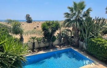 CV2218, 3 bed beach villa with sea views for rent in Pervolia.
