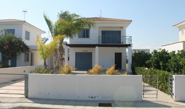 Detached house for sale in Pervolia Larnaca