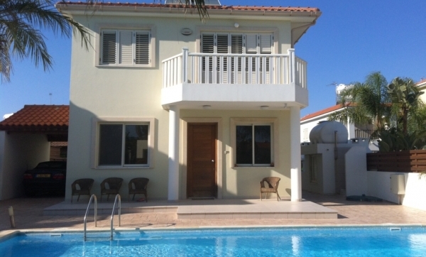 Buy a three bed villa with pool in Pervolia Larnaca