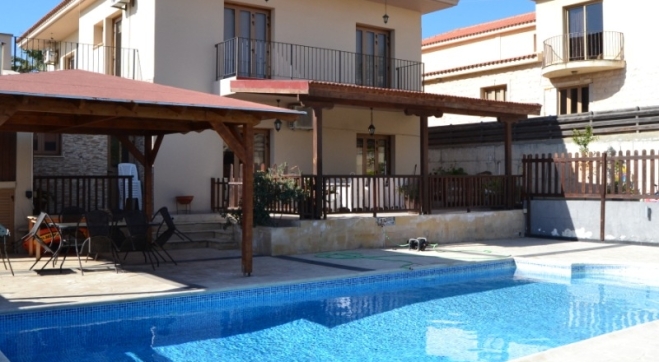 House with pool for sale in Tersefanou Larnaca