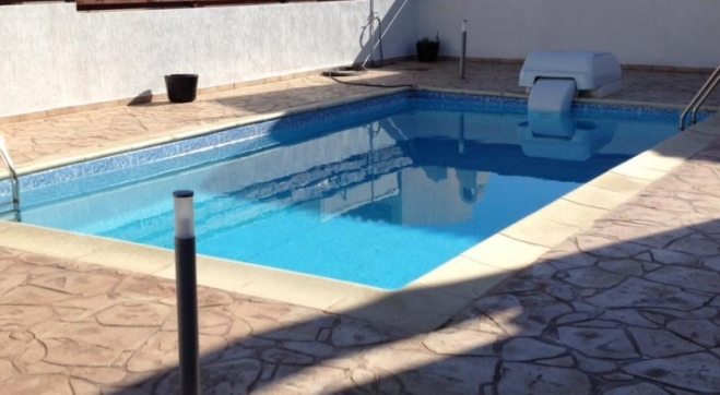 Three bed villa with pool for rent in Pyla area