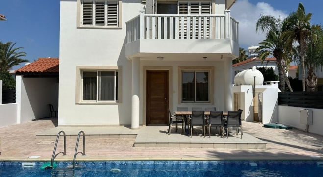 Three bed villa with pool in Pervolia Larnaca