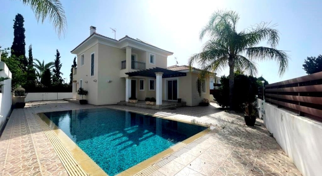 3 bed villa with pool near the beach in pervolia