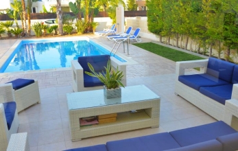 A very nice modern dedached house with a private pool is for rent in Pervolia!
