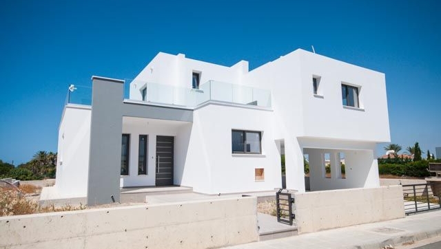 4 Bedrooms coastal house for sale in Pervolia.