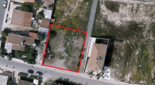 Whole building plot for sale in Dromolaxia