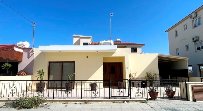 Three bedroom bungalow for sale in Pervolia