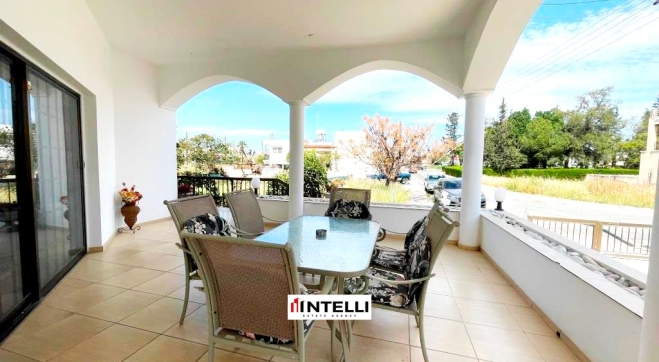 Three bed house for rent in Kiti