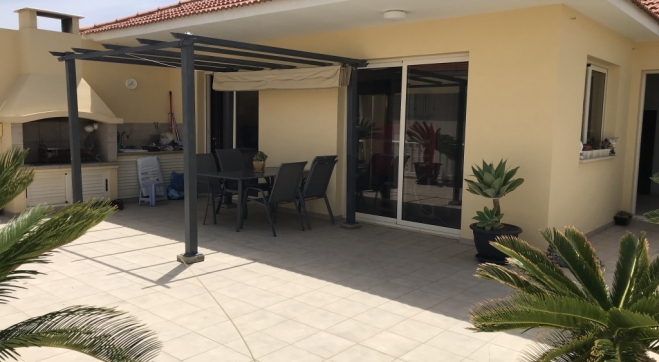 Two bedroom penthouse plus studio for sale in Pervolia