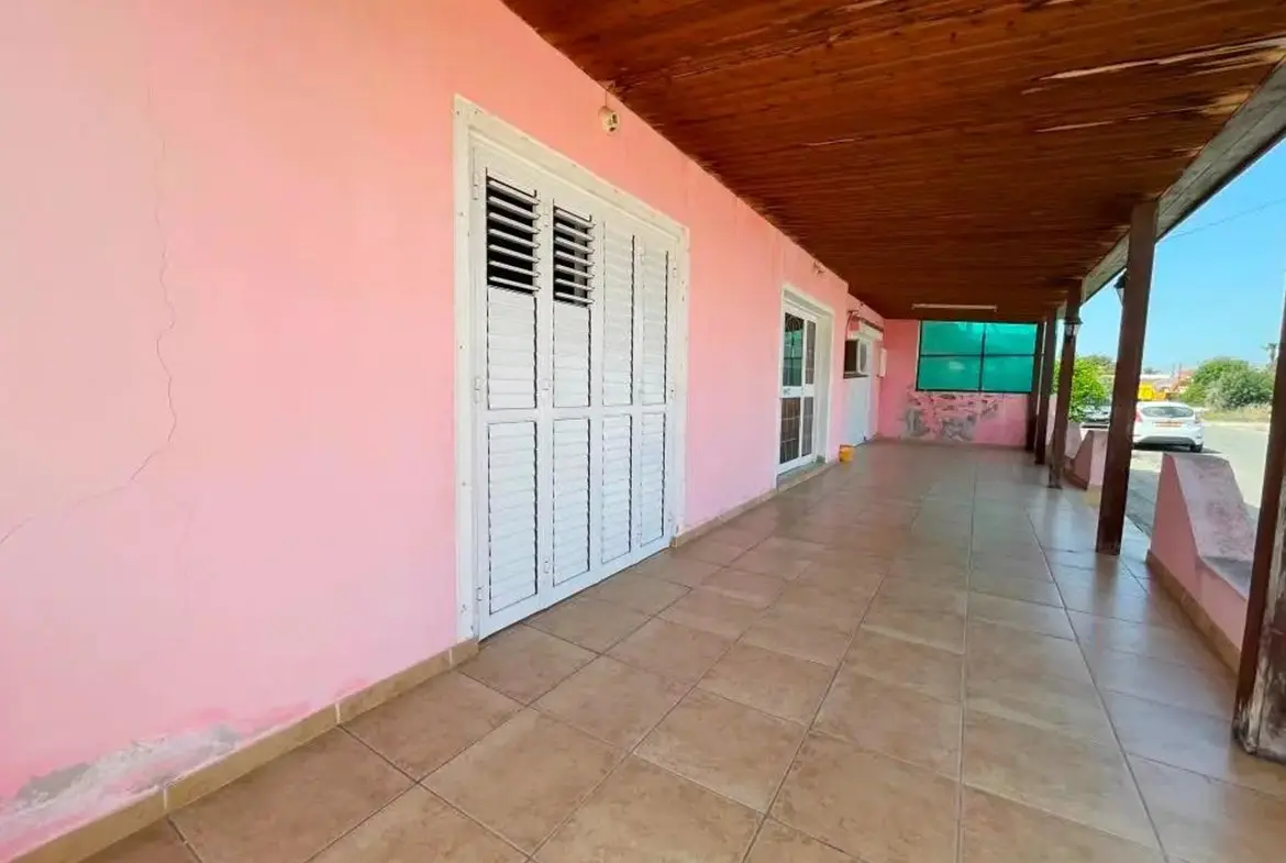 Corner 3 Bed Bungalow for sale in Pervolia (1) Corner 3 Bed Bungalow for sale in Pervolia