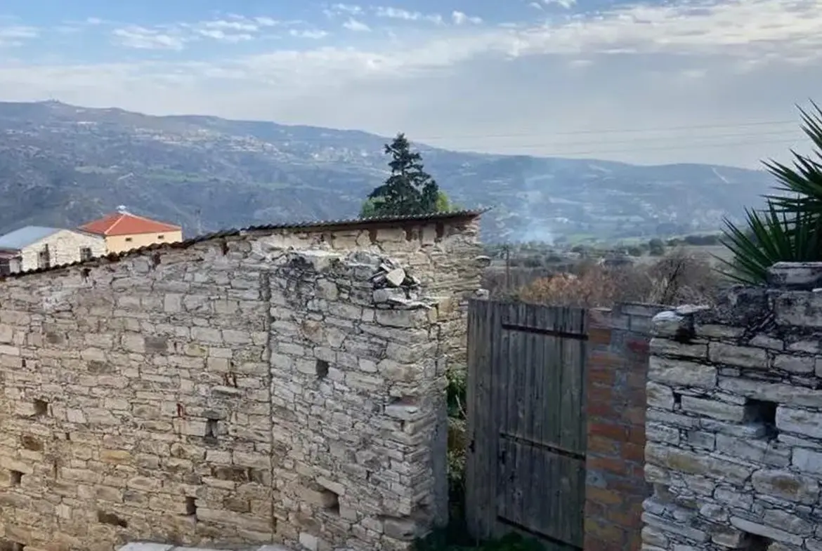 Traditional house for sale in Vavla (1) Traditional house for sale in Vavla