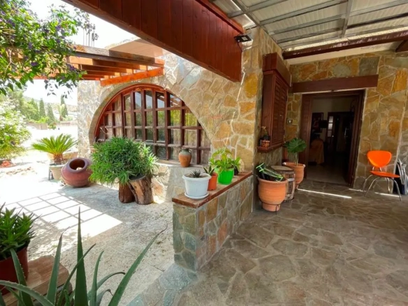 2 bedroom bungalow with large garden for sale in Pyrga