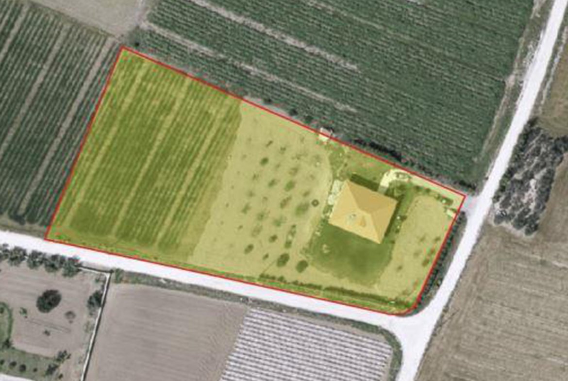 3 bed house for sale in a huge piece of land in Kiti 3 bed house for sale in a huge piece of land in Kiti