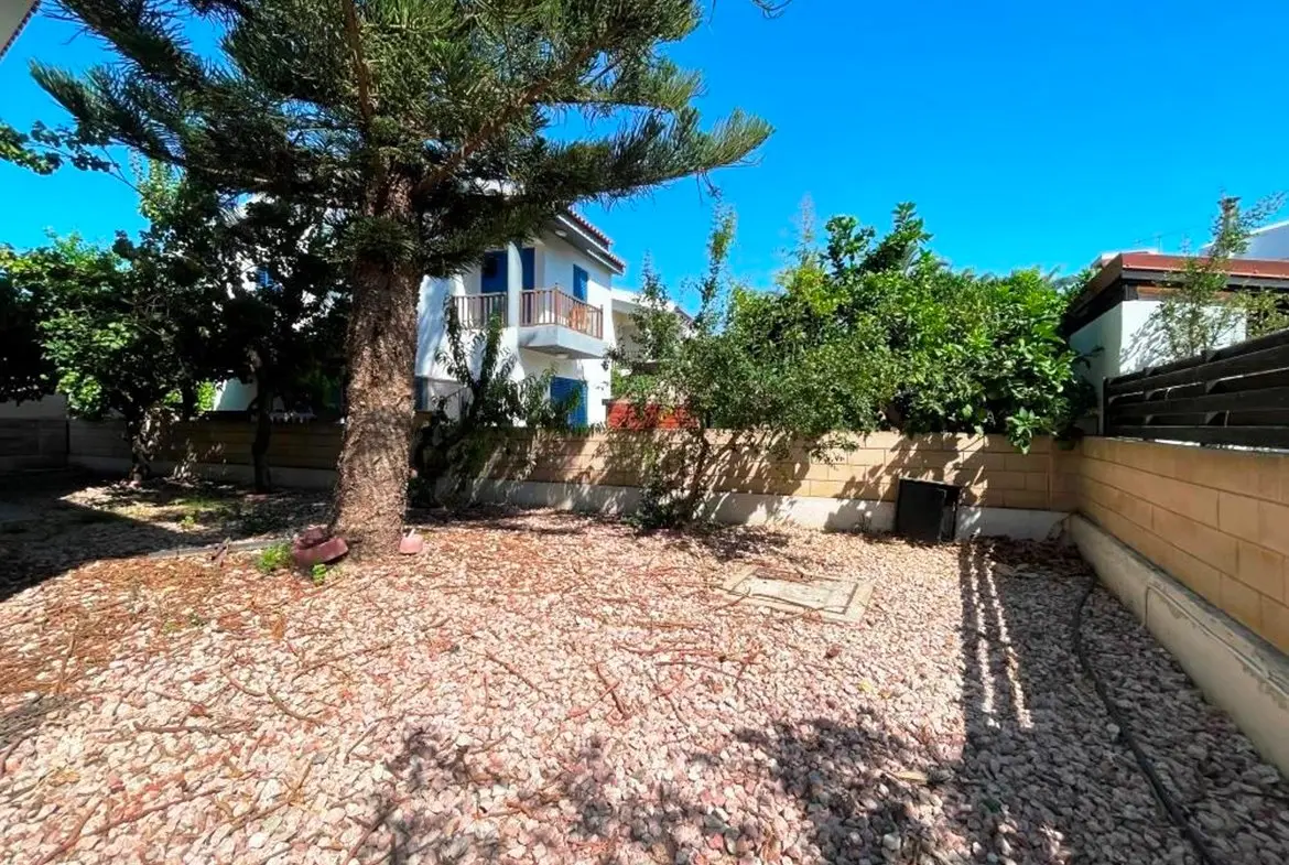 3 bed house with large garden and pool near the beach in Meneou (13) 3 bed house with large garden and pool near the beach in Meneou